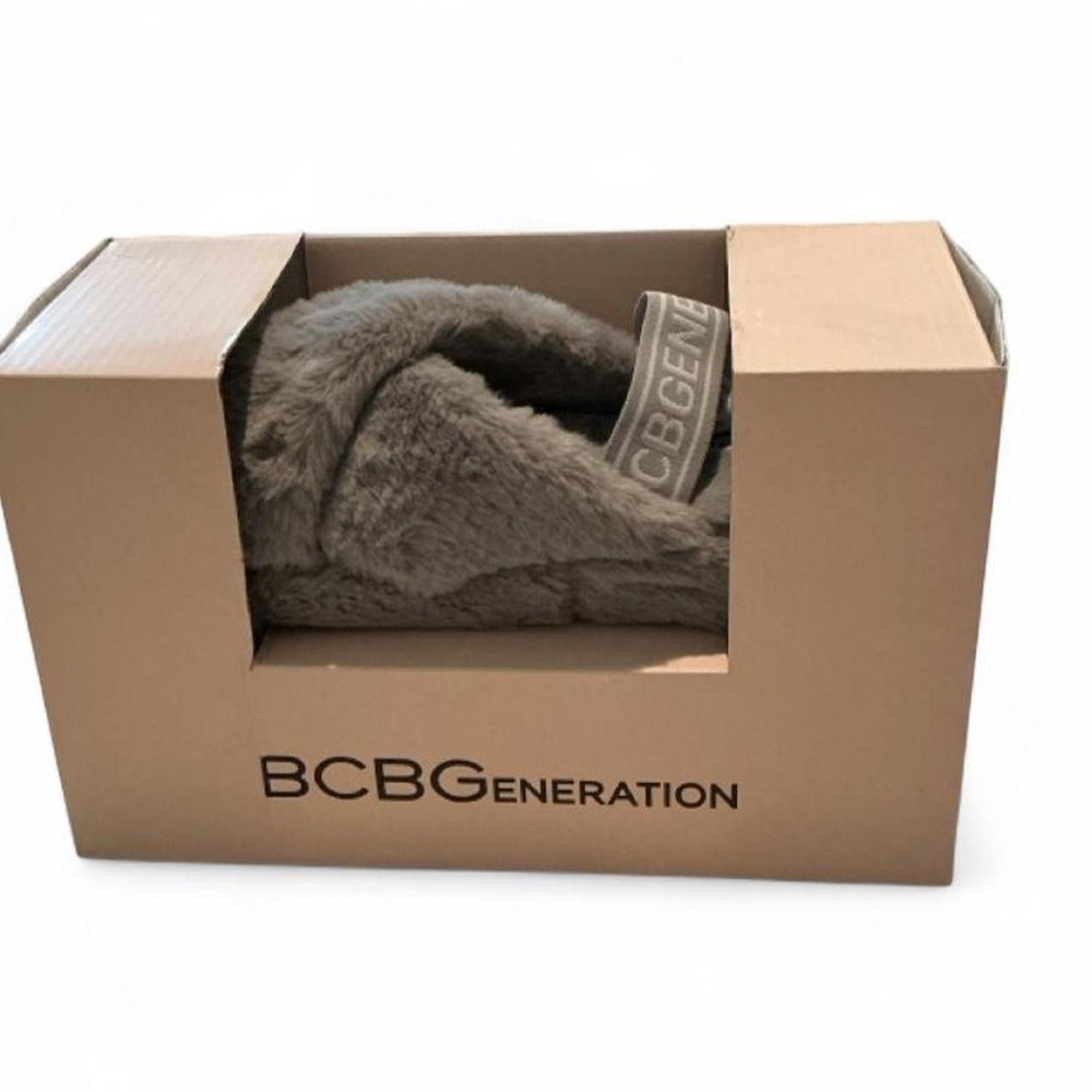 BCBGeneration Soffi Faux Fur Slides Women 8 Grey New Crisscross Logo Strap